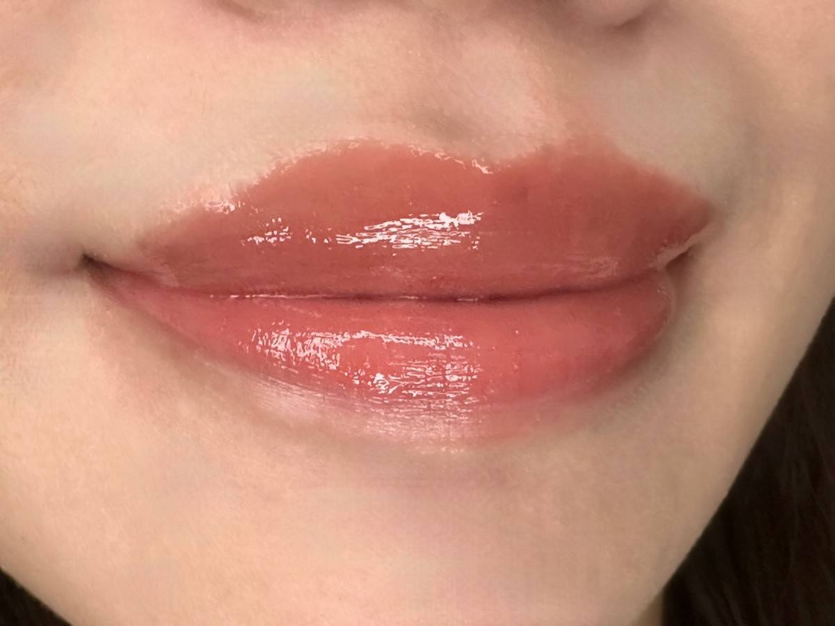 b idol　つやぷるリップR　102誓いのPINKの仕上りイメージ