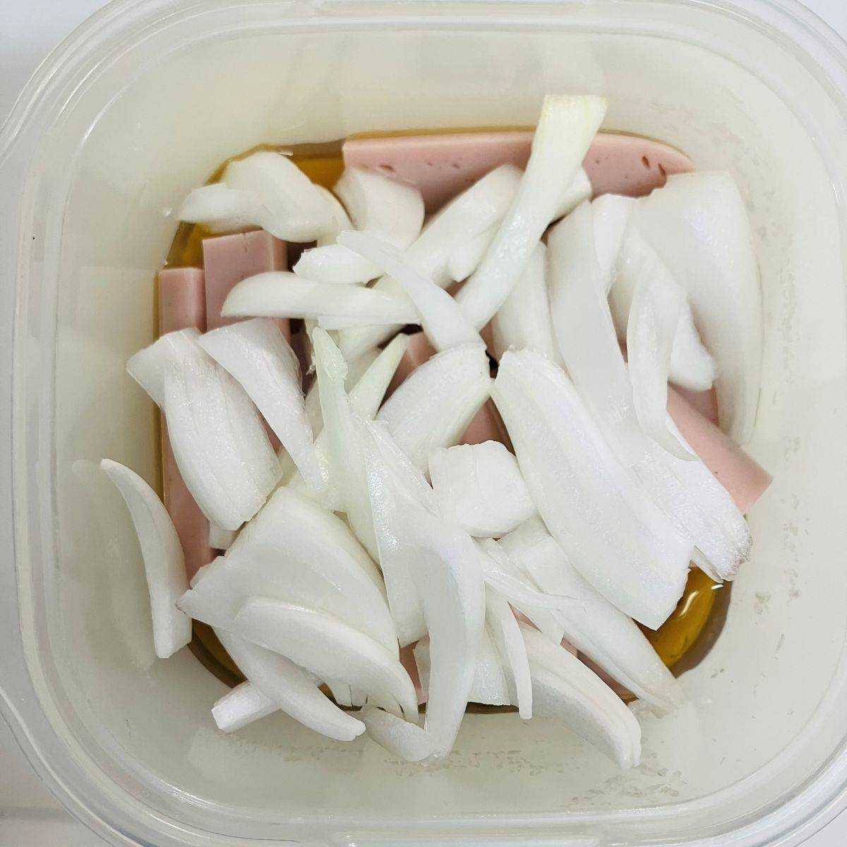 ニッスイ公式の「ソーセージのレンチン親子丼」のレシピ