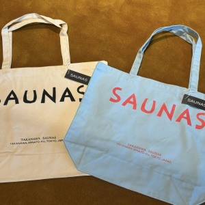 ジムやサウナの相棒にぴったり！マチあり大容量で便利すぎ「SAUNASロゴトート」