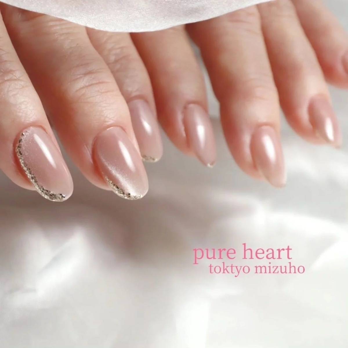 シルキーマグネットとラメアートのネイルデザイン