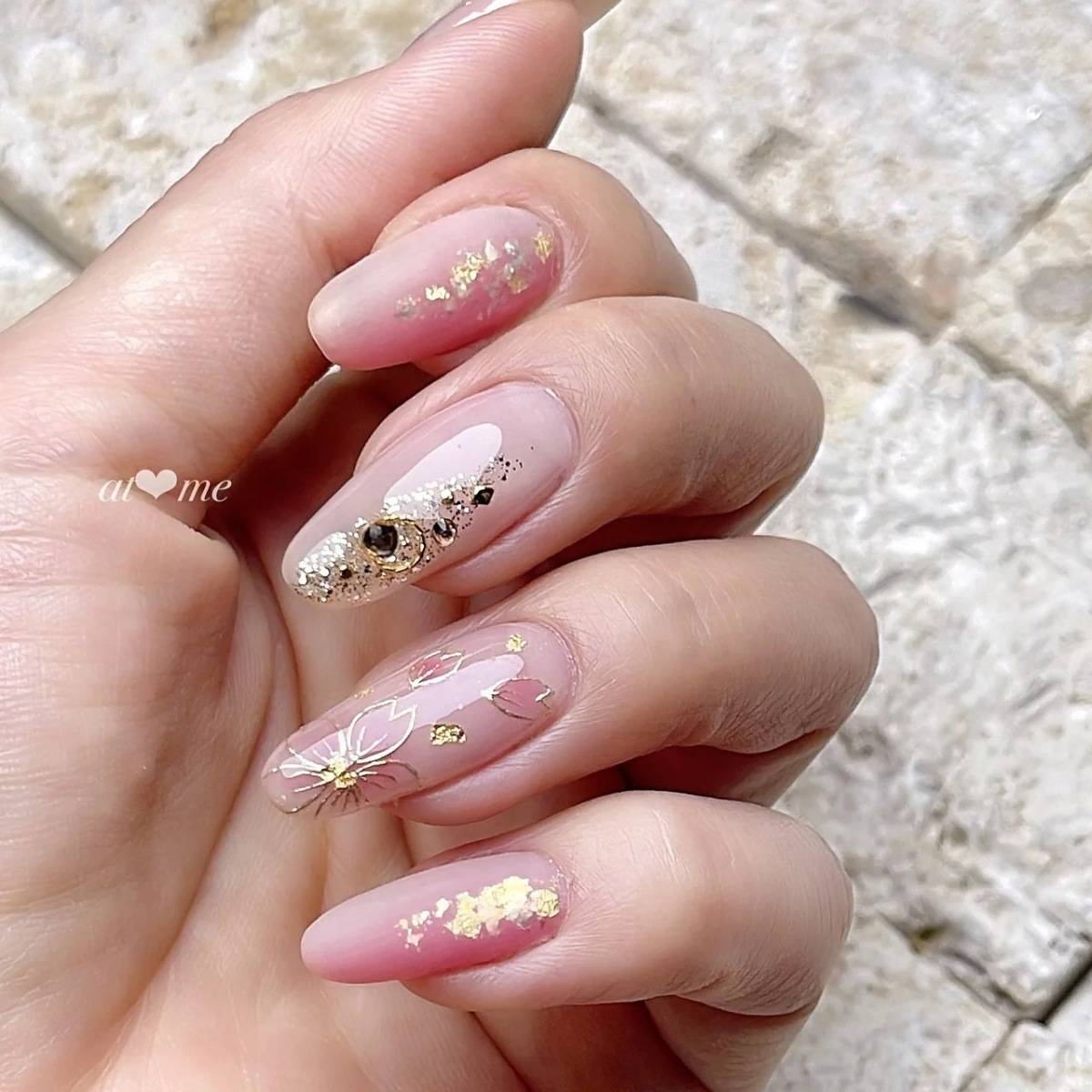 ピンクグラデと桜のネイルデザイン