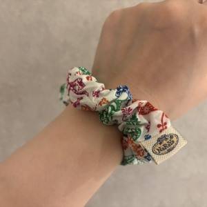 腕につけても可愛い♡タイトめでしっかり結べる「NaRaYa」のお気に入りシュシュ