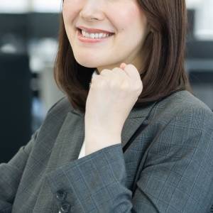  ガッツポーズをする人 