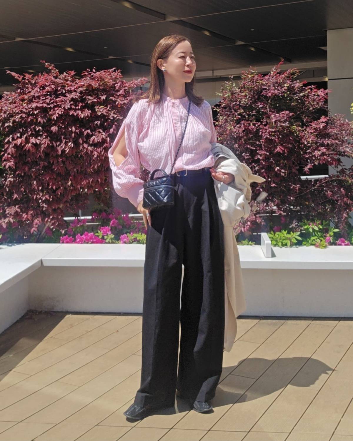 カットアウトブラウスを合わせる♪