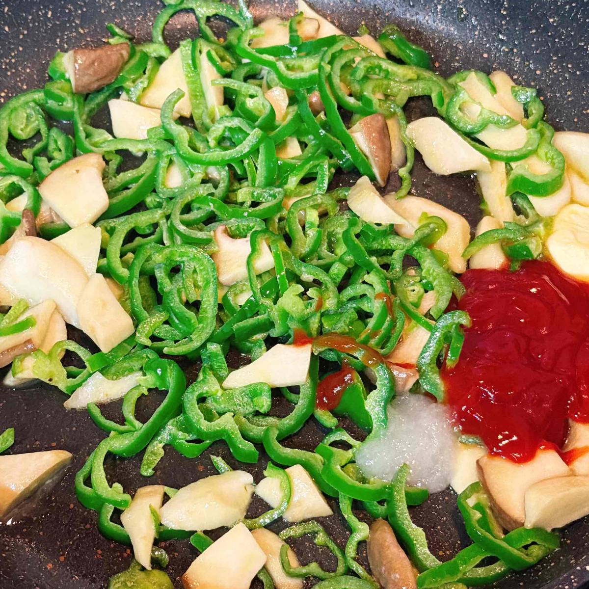 JAグループ公式の「エリンギとピーマンのケチャップ＆マヨガーリック炒め」のレシピ