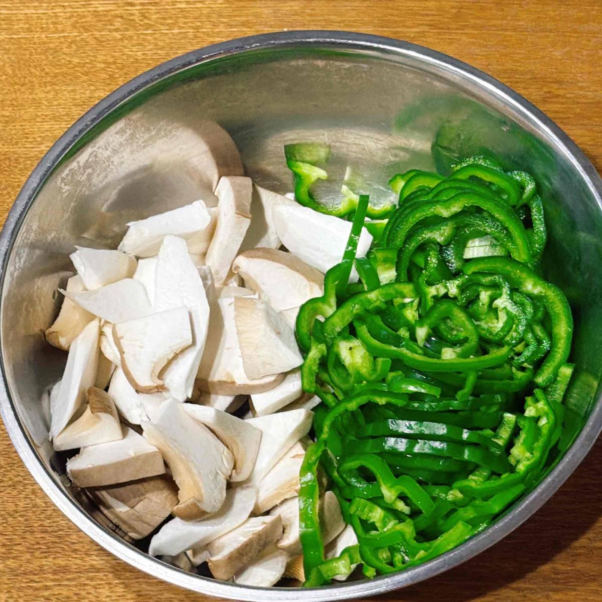 JAグループ公式の「エリンギとピーマンのケチャップ＆マヨガーリック炒め」のレシピ