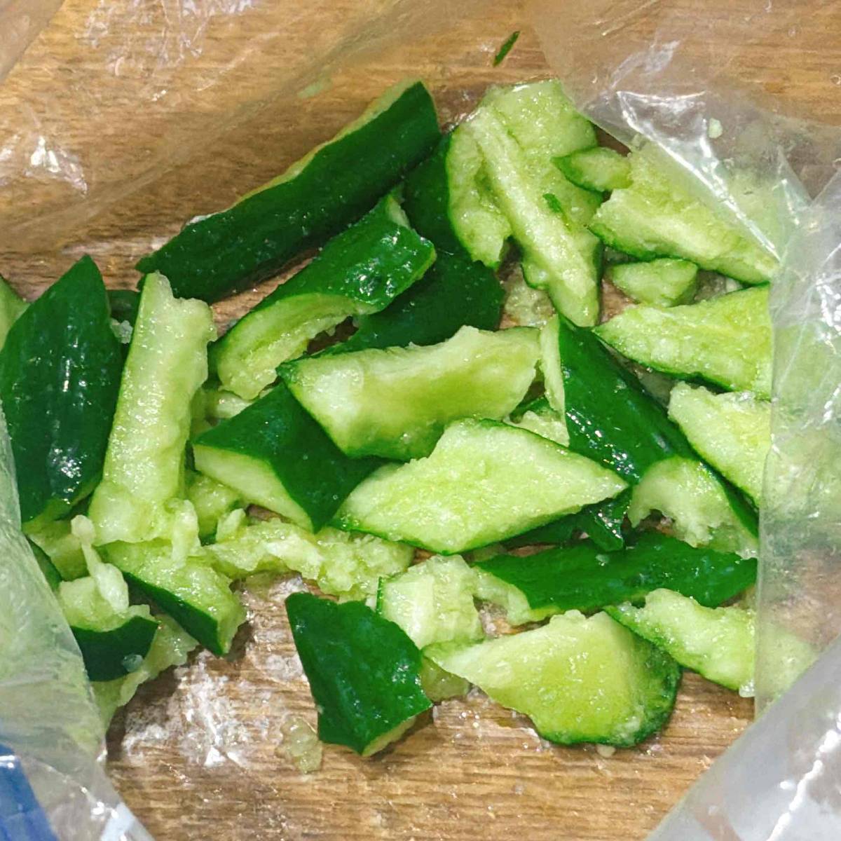 いちまさ公式の「かち割りきゅうりとカニかまの香味ねぎソース」のレシピ