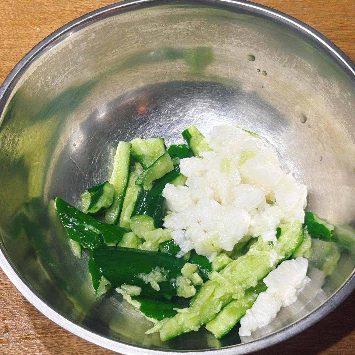 いちまさ公式の「かち割りきゅうりとカニかまの香味ねぎソース」のレシピ