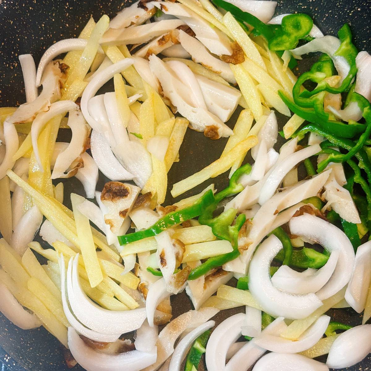 紀文公式の「焼ちくわとじゃがいものカレー炒め」のレシピ