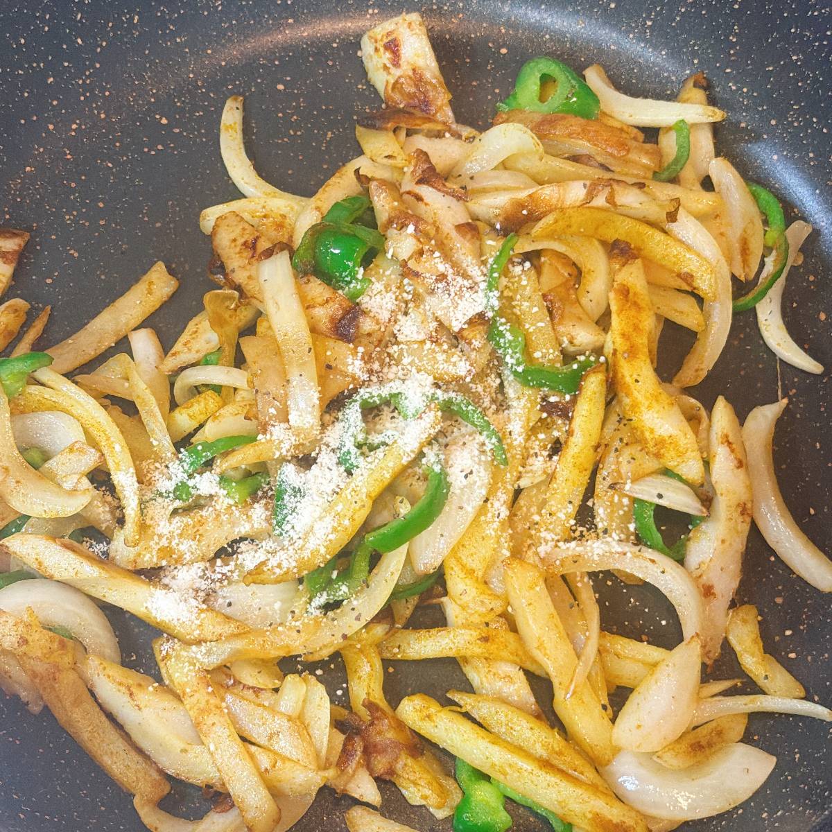 紀文公式の「焼ちくわとじゃがいものカレー炒め」のレシピ