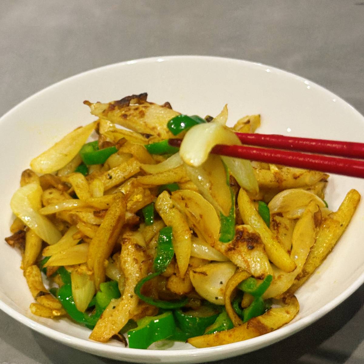 紀文公式の「焼ちくわとじゃがいものカレー炒め」のレシピ