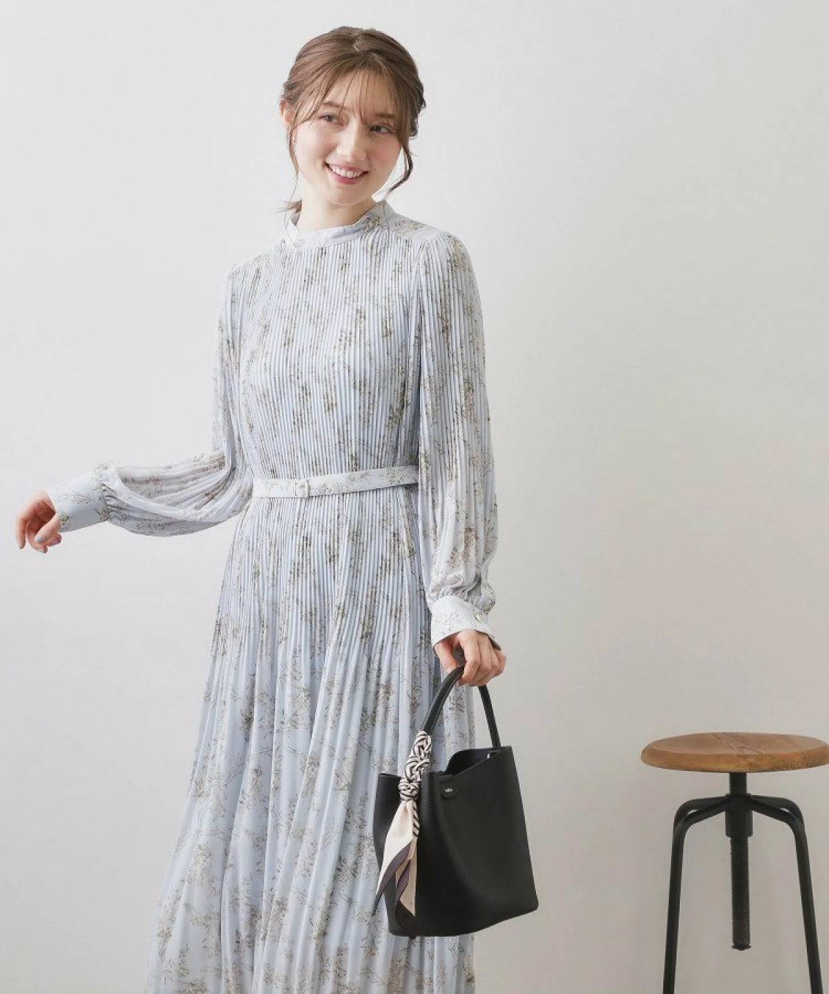index ベルト付きプリーツフレアワンピース