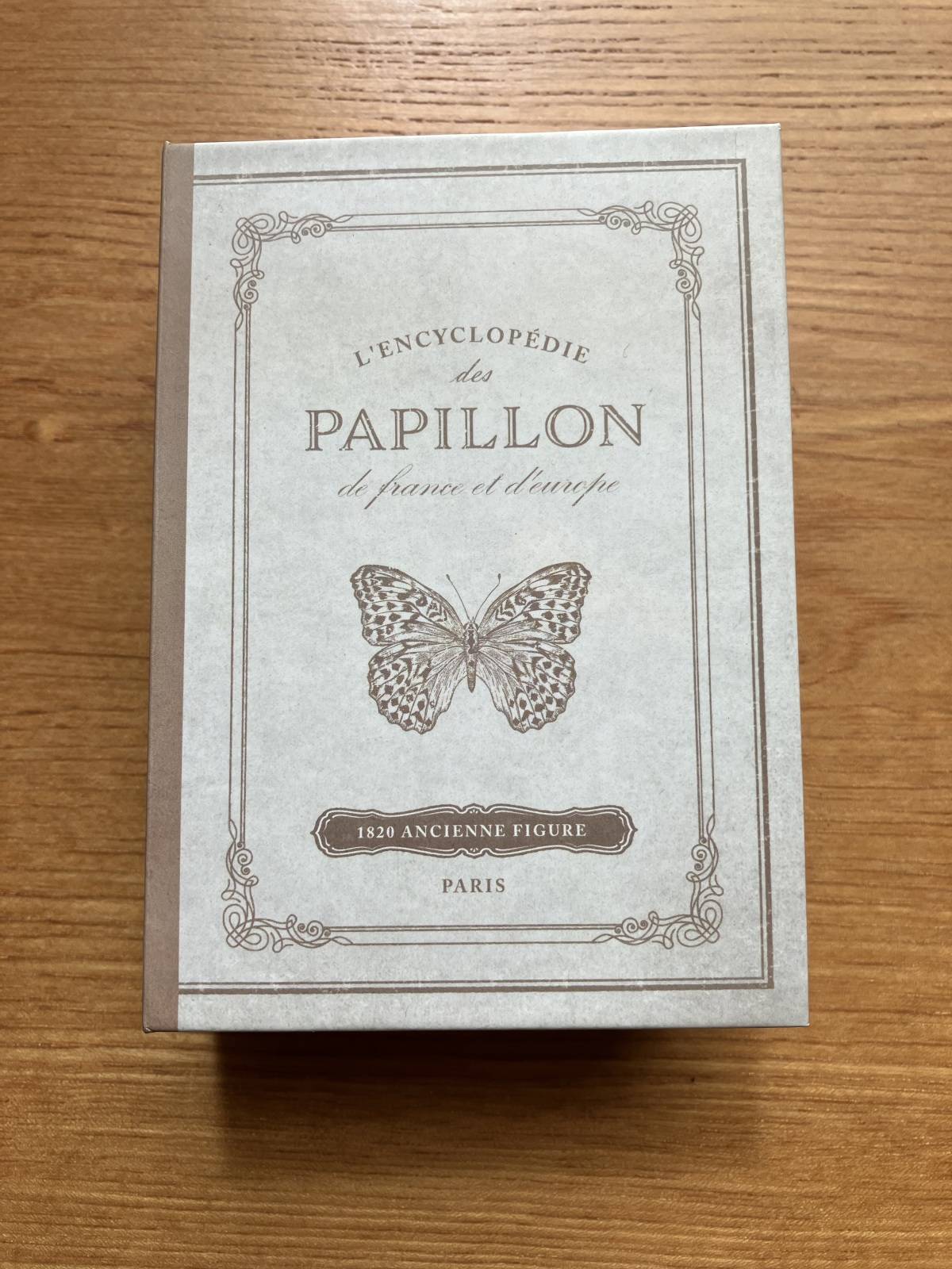 セリアのブック型ボックスS シャビーシックインテリア