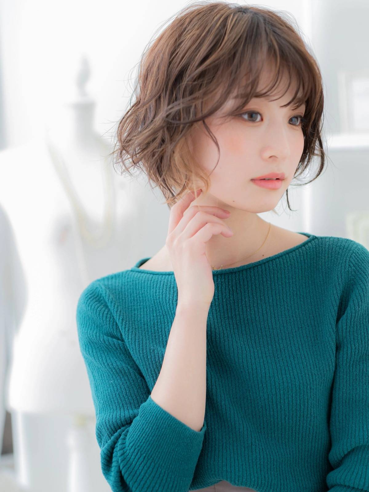 イヤリングカラーのふわボブ