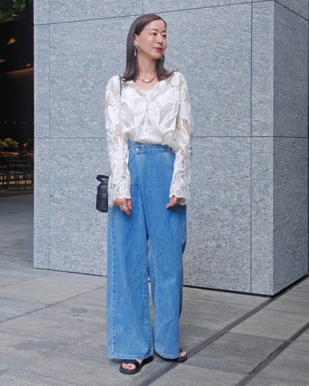 レースブラウスを合わせたMIXコーデが◎