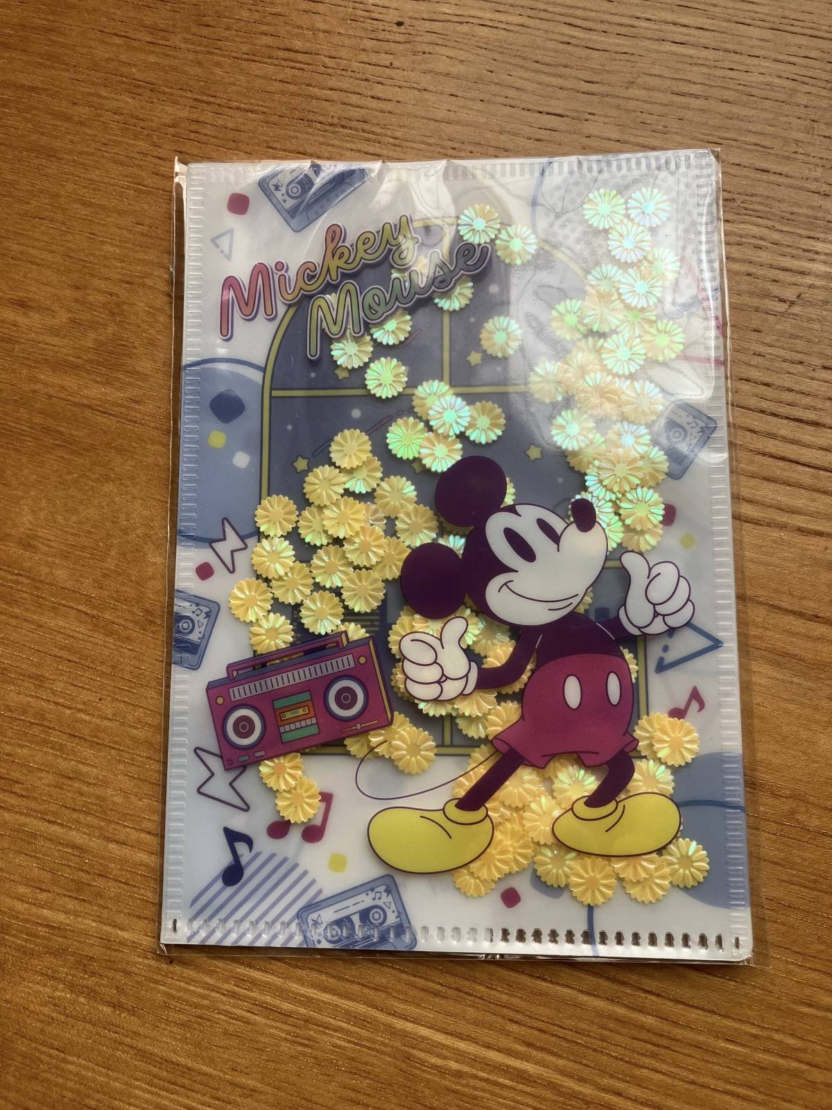 セリアのA6クリアファイル スパンコール入/ミッキー&ミニー