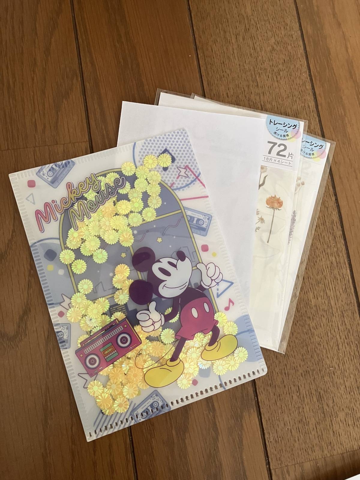 セリアのA6クリアファイル スパンコール入/ミッキー&ミニー