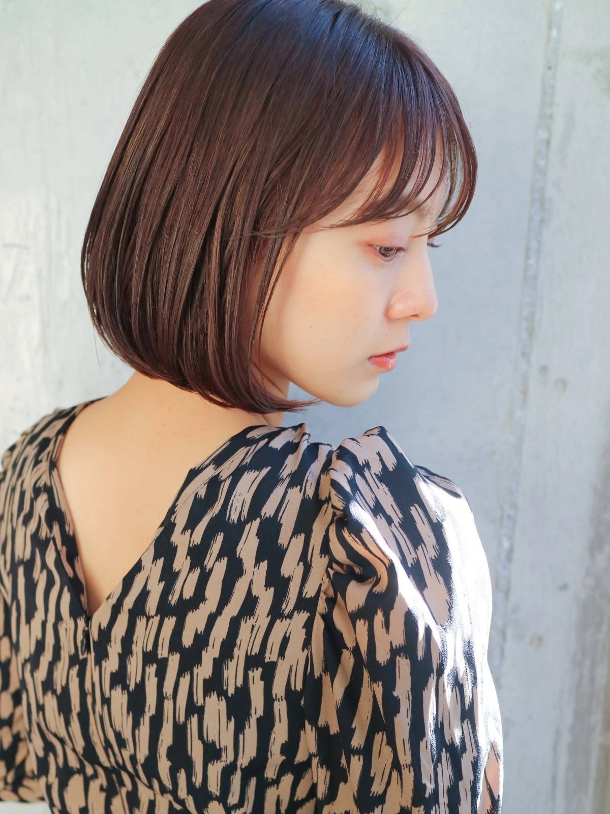 ブラウンカラーの丸みボブ