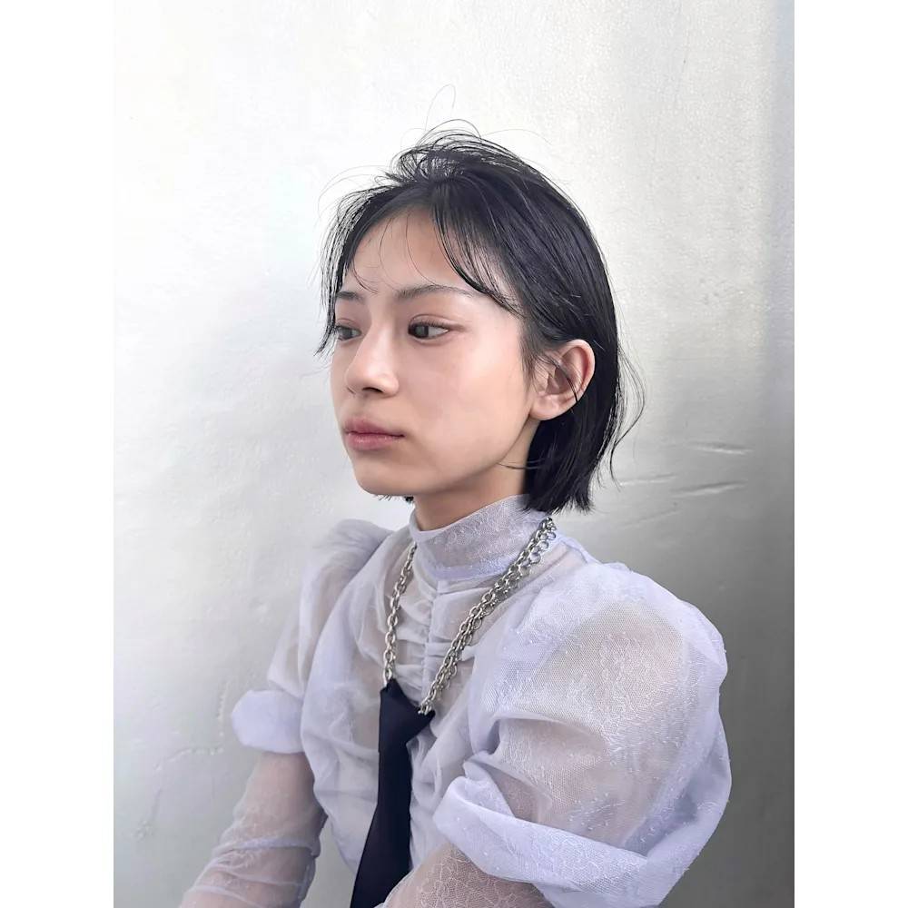 シアーアッシュのタイトミニボブ