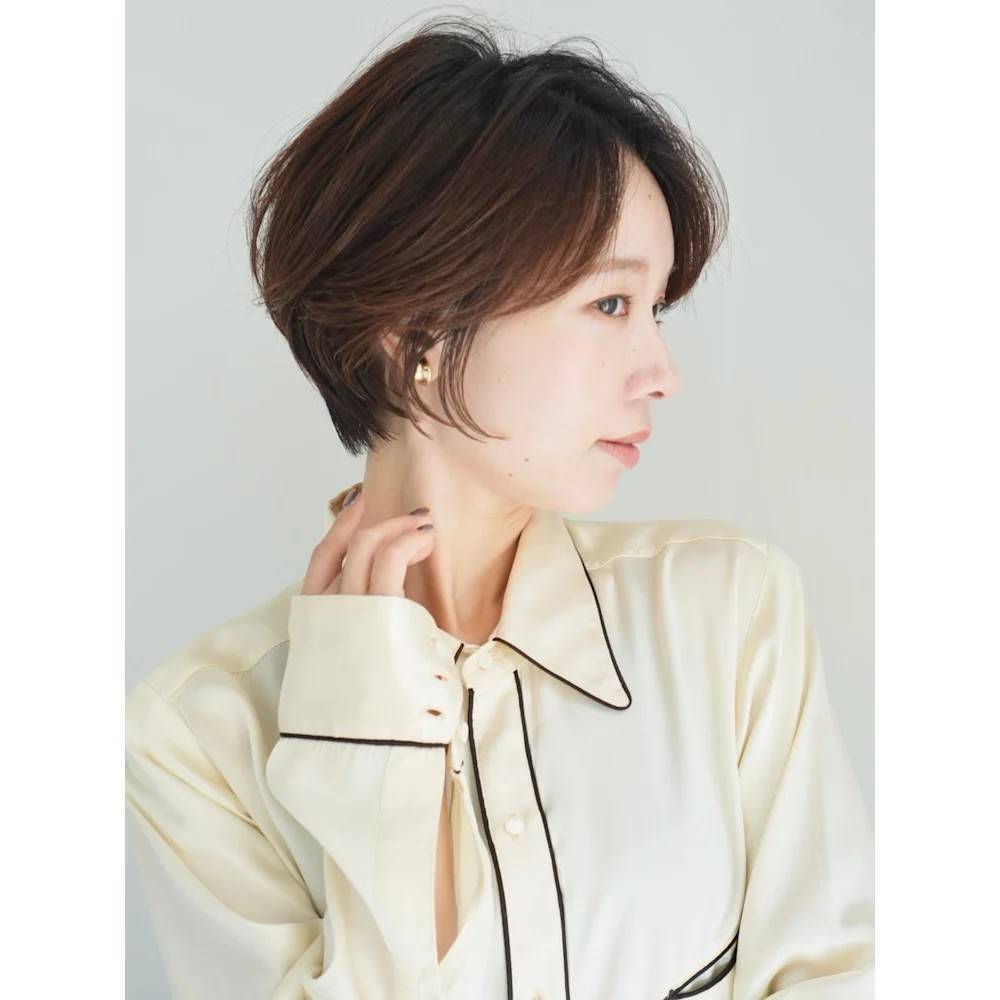 斜めバングの立体ショート