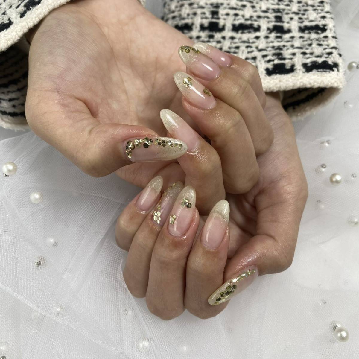 シンプルでおしゃれなラメグラデーション大人ネイル