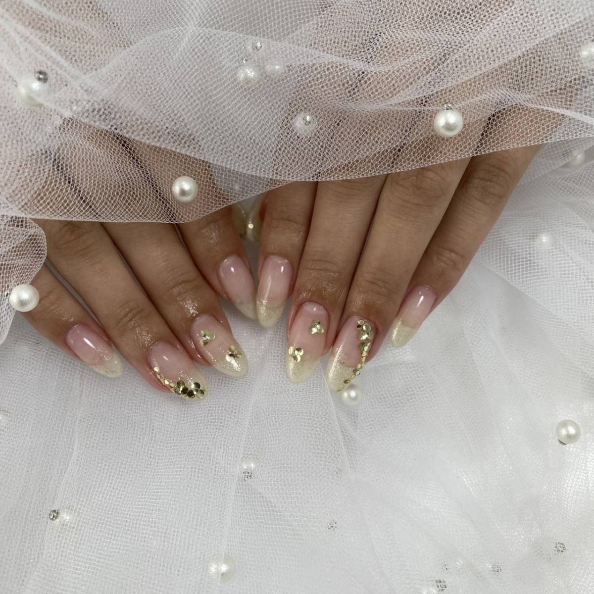 シンプルでおしゃれなラメグラデーション大人ネイル