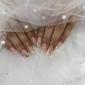 指先を品よく華やかに……♪気分も上がる「ラメグラデ×パーツ」の洗練ネイル