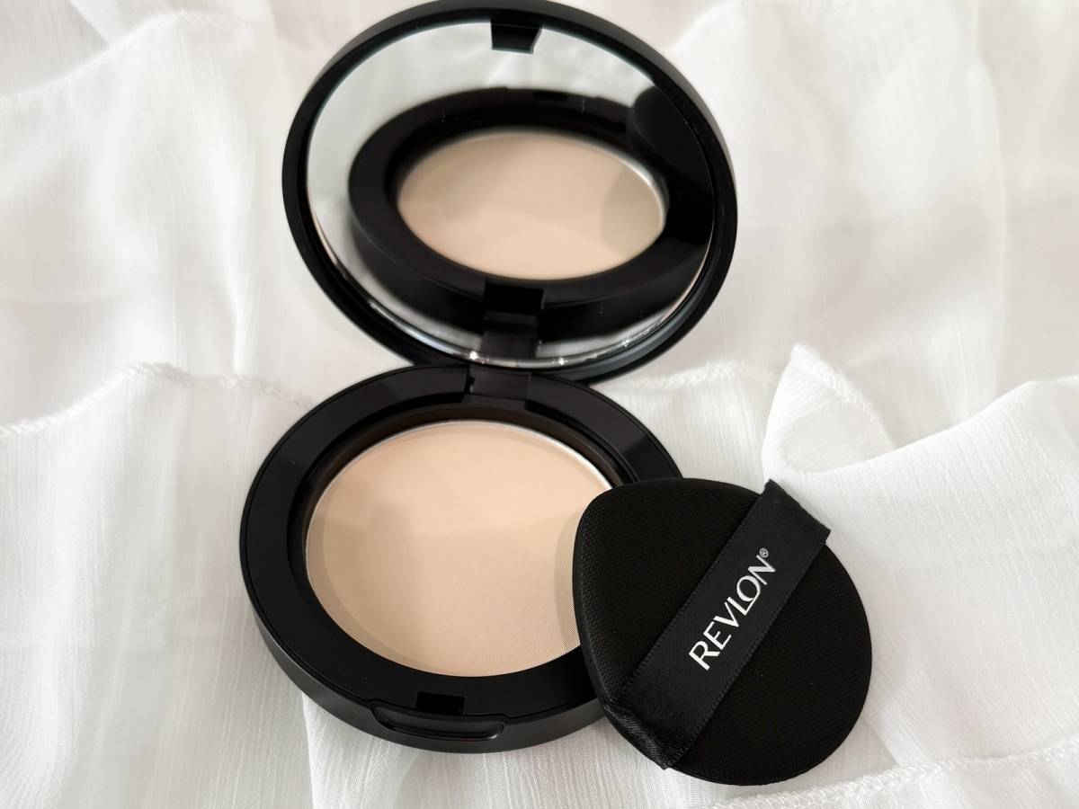 レブロン　カラーステイ ロングウェア UV プレスト パウダー