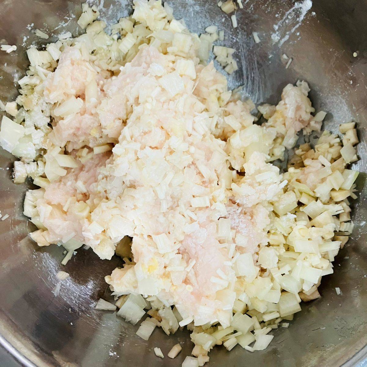 JAグループ公式の「えのきたっぷりきのことごぼうの肉団子」のレシピ