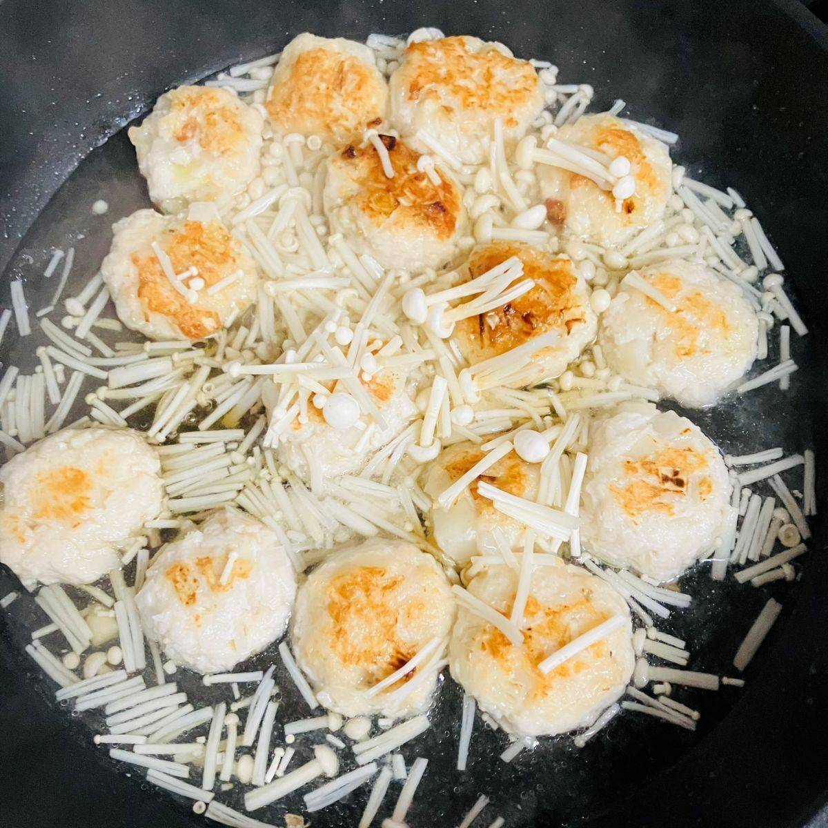 JAグループ公式の「えのきたっぷりきのことごぼうの肉団子」のレシピ