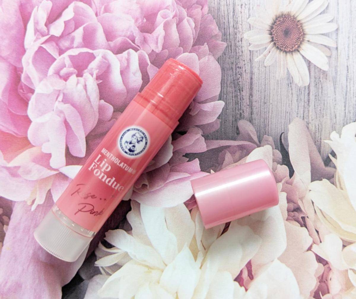 メンソレータムリップフォンデュロゼピンク花柄背景