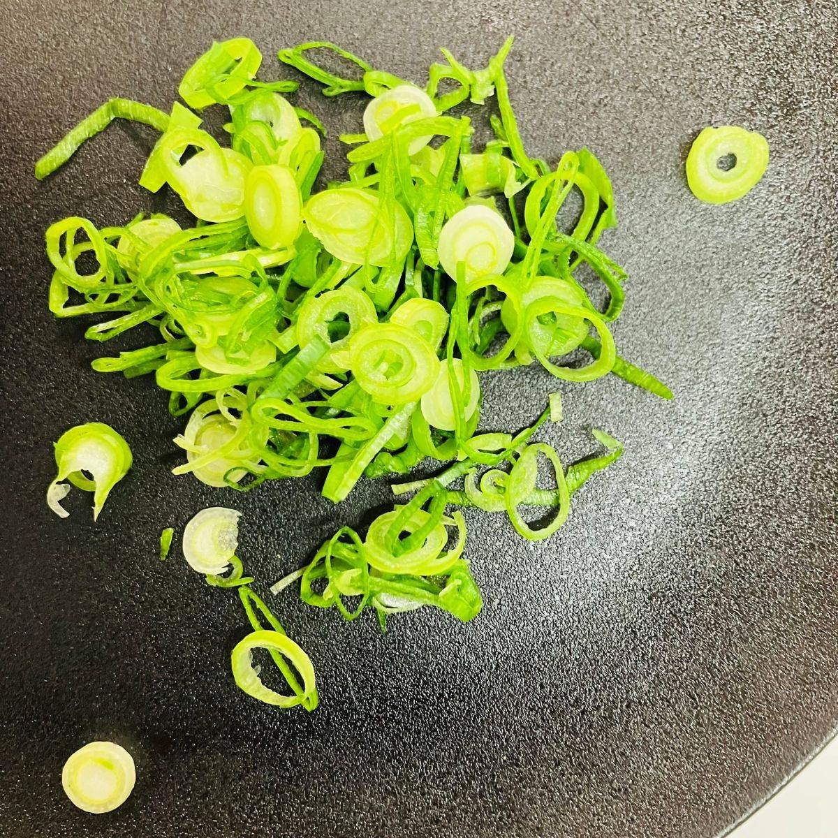 テーブルマーク公式の「めんつゆバターうどん」のレシピ