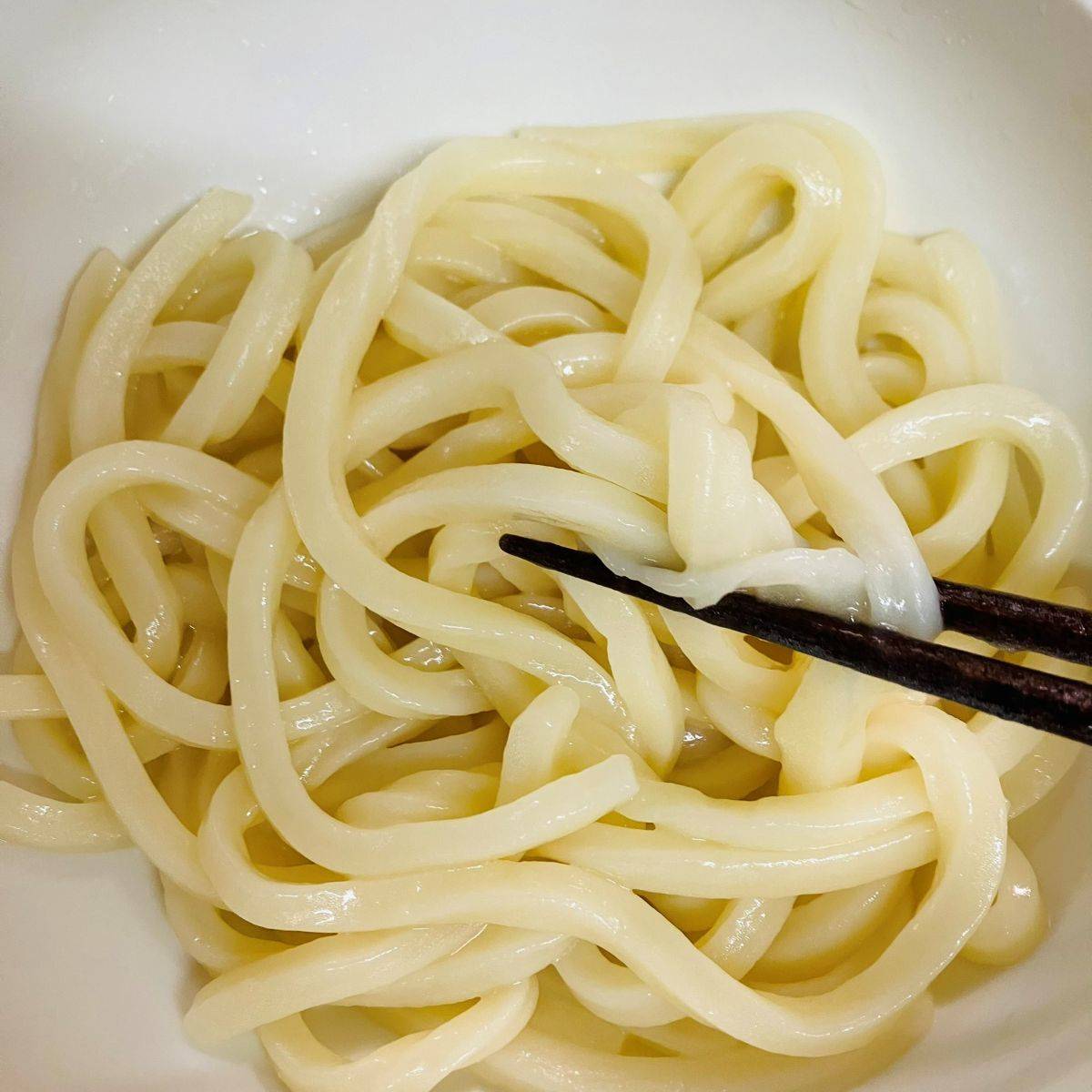 テーブルマーク公式の「めんつゆバターうどん」のレシピ