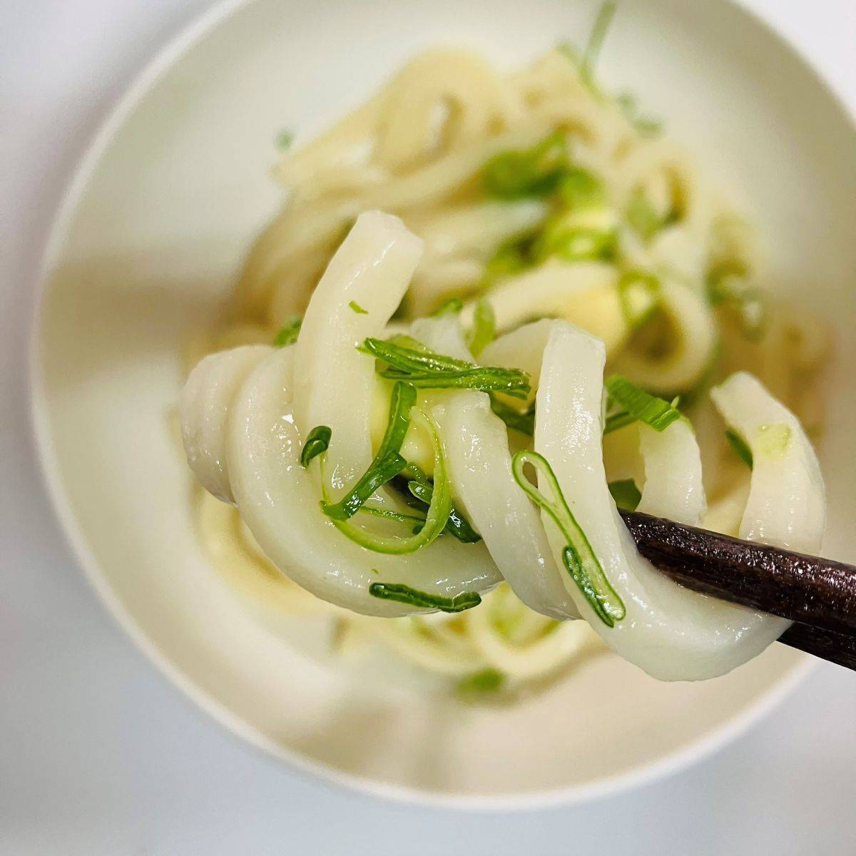 テーブルマーク公式の「めんつゆバターうどん」のレシピ