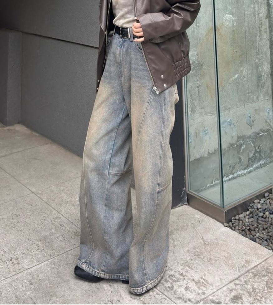 切り替えデザインのワイドデニムパンツ