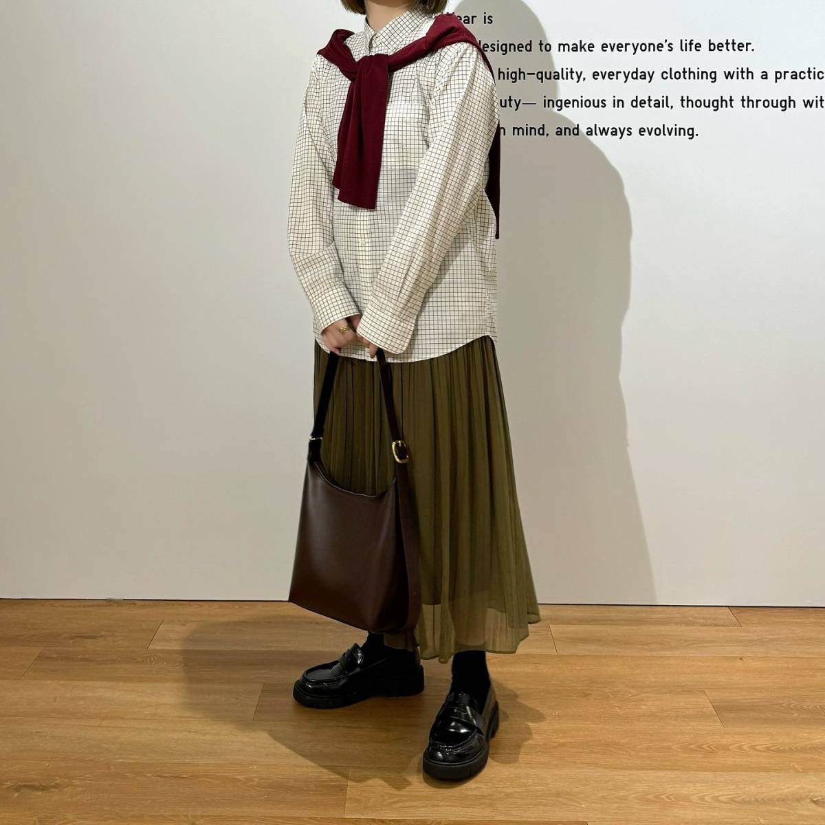 カラーカーディガンを肩掛けする!