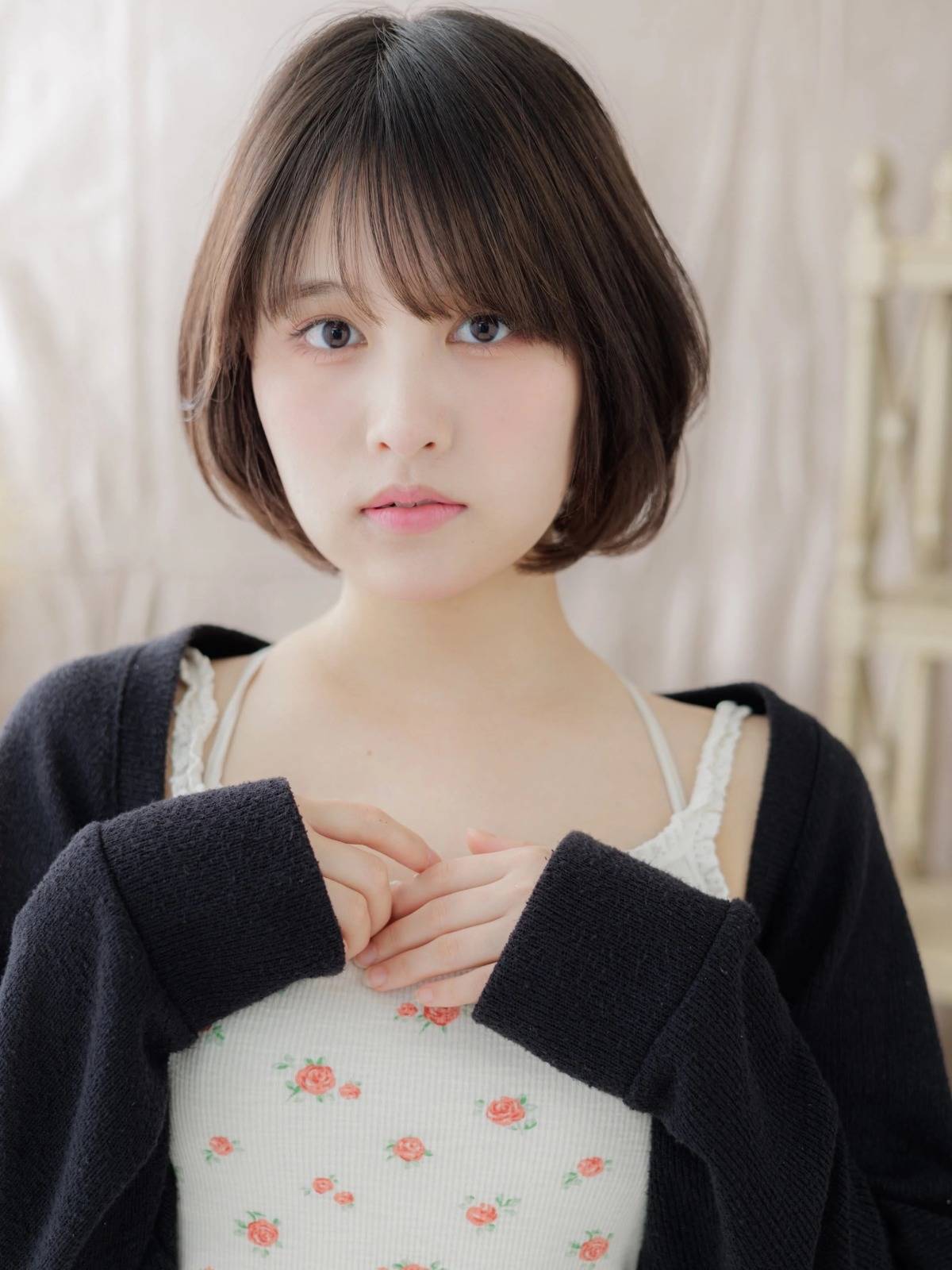 シックなカラーのひし形ボブ