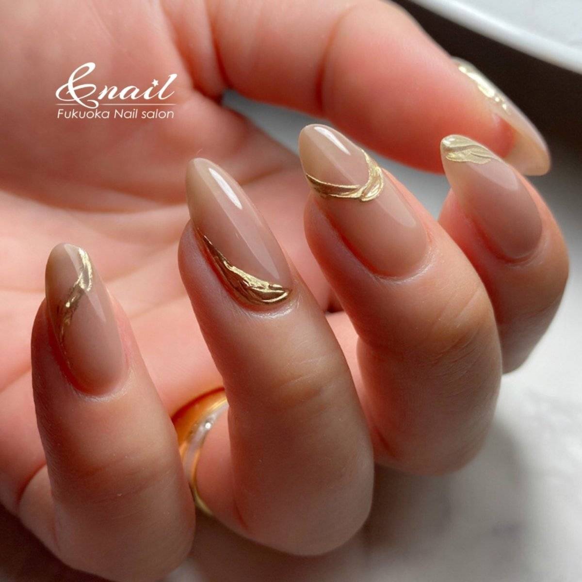 ミラーアートとくすみベージュネイル