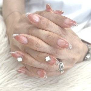 【2026年4月】春も注目しておきたい。最新オレンジピンクネイル5選