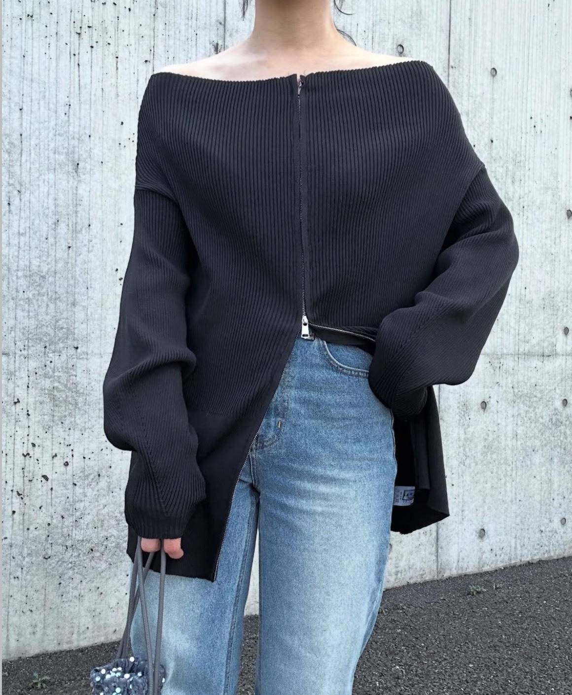ダブルジップのオフショルトップス