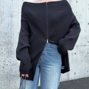 ダブルジップでスタイル自在。ヘルシーに女っぽくなれる「オフショルトップス」
