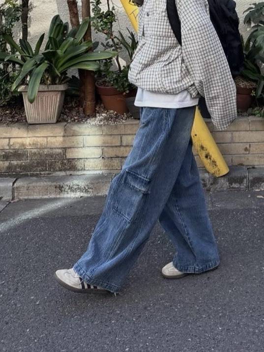 ベージュのadidas Samba