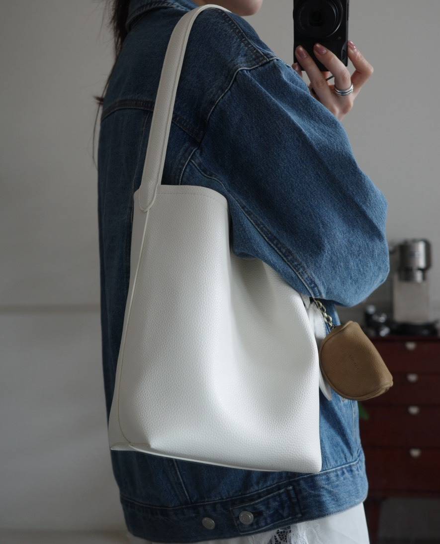 ホワイト本革バケツバッグ＆ハートチャーム