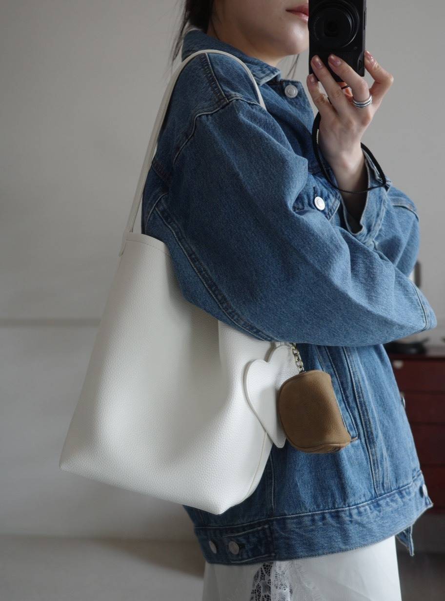 ホワイト本革バケツバッグ＆ハートチャーム