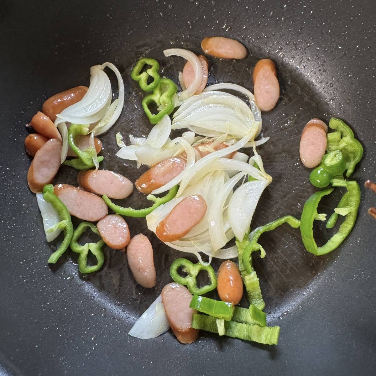 マ・マー公式の「カレーナポリタン」のレシピ