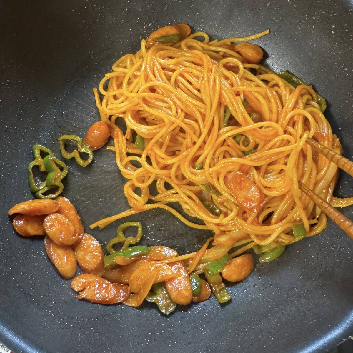 マ・マー公式の「カレーナポリタン」のレシピ