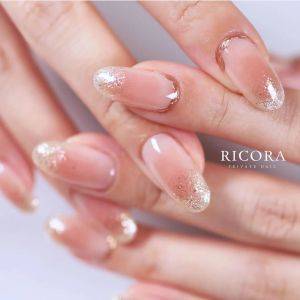 【2026年4月】春の華やかさに負けない。最新くすみベージュネイル5選