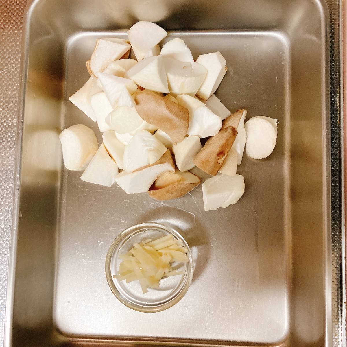 JAグループ公式の「あさりとエリンギのパクチー酒蒸し」のレシピ