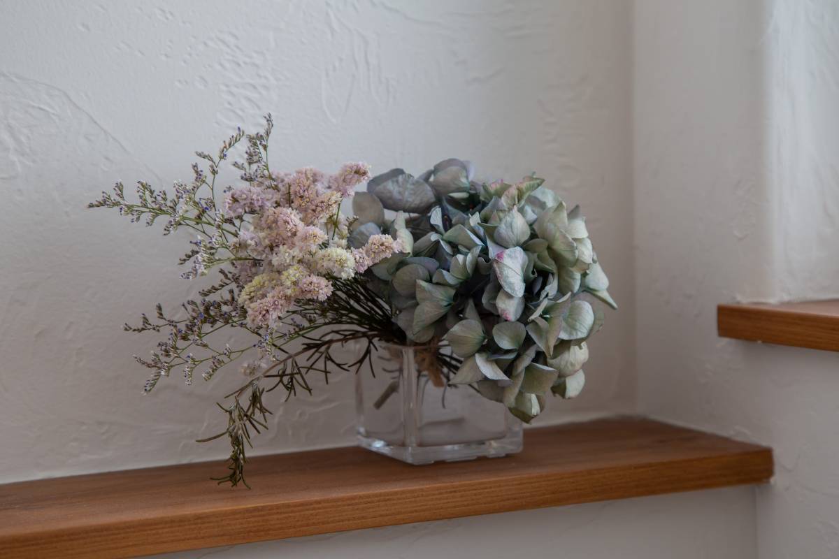 廊下　家庭運　下がる　ドライフラワー