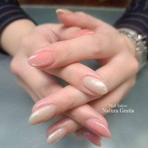 【2026年4月】手元を健康的に見せる。最新コーラルピンクネイル5選